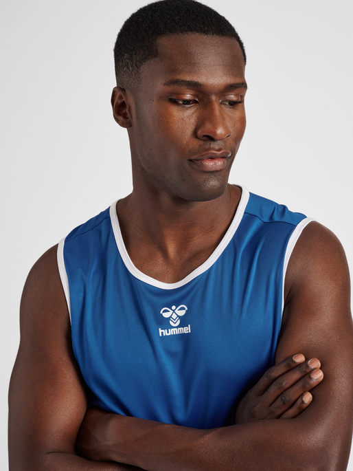 hmlCORE XK BASKET JERSEY, TRUE BLUE, model