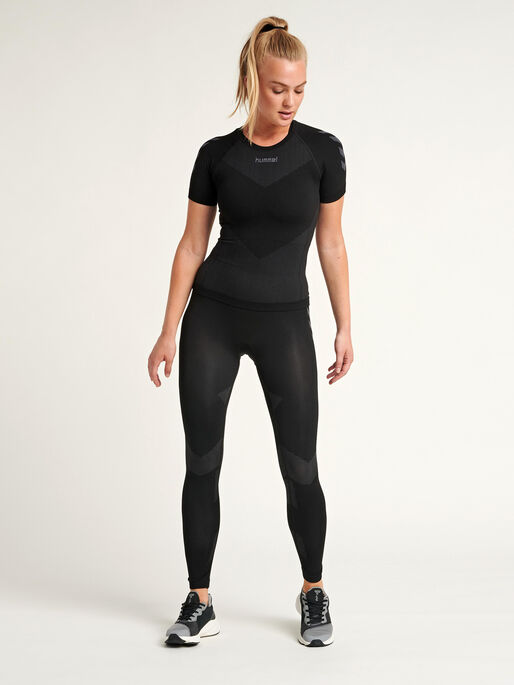 HUMMEL FIRST SEAMLESS JERSEY S/S WOMAN, BLACK, model