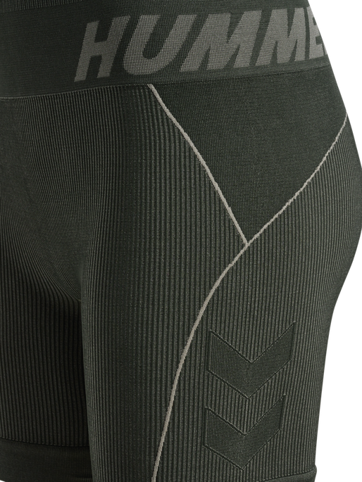 hmlTE CHRISTEL SEAMLESS SHORTS, CLIMBING IVY/SEAGRASS MELANGE, packshot