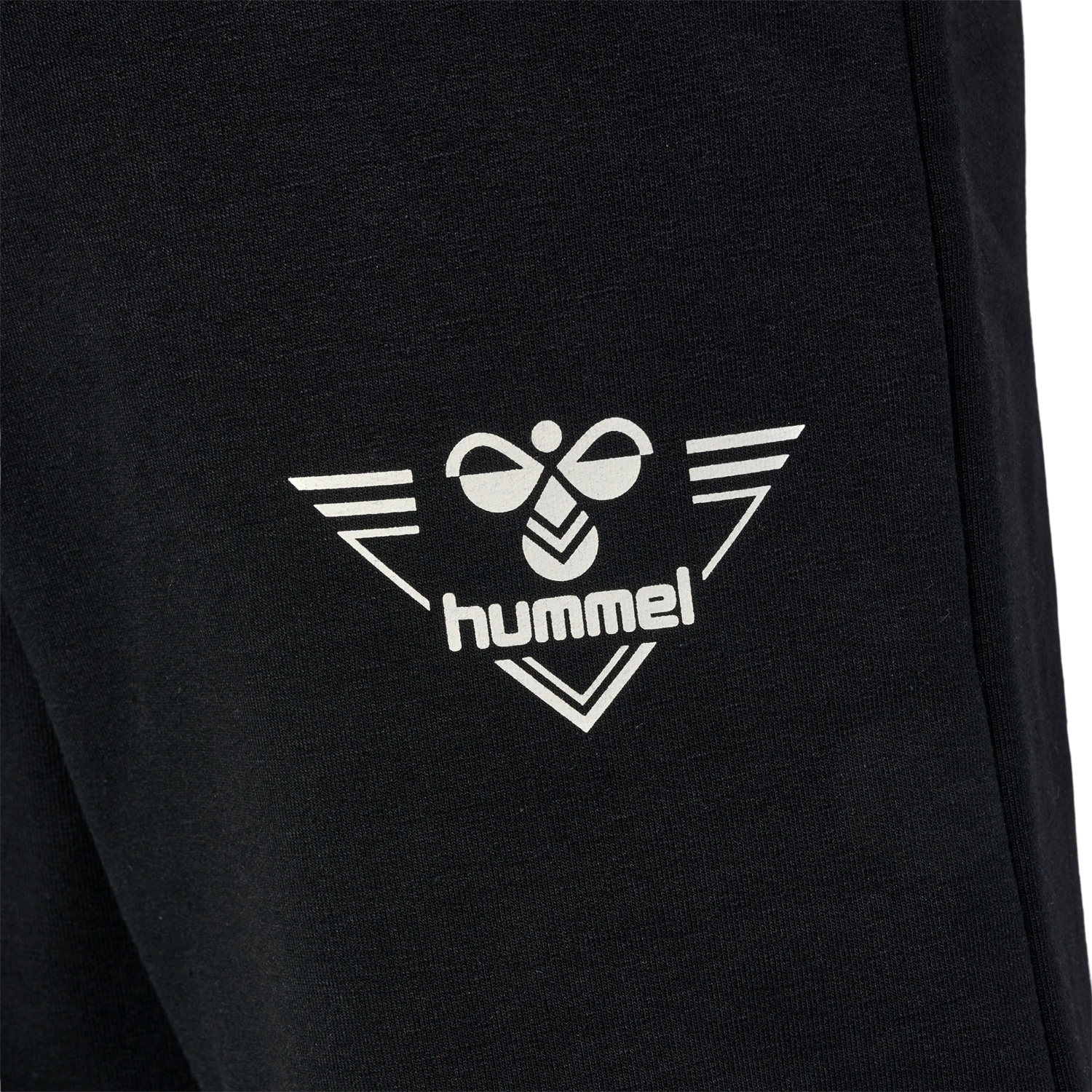 hmlGAIL SHORTS, 2001, packshot