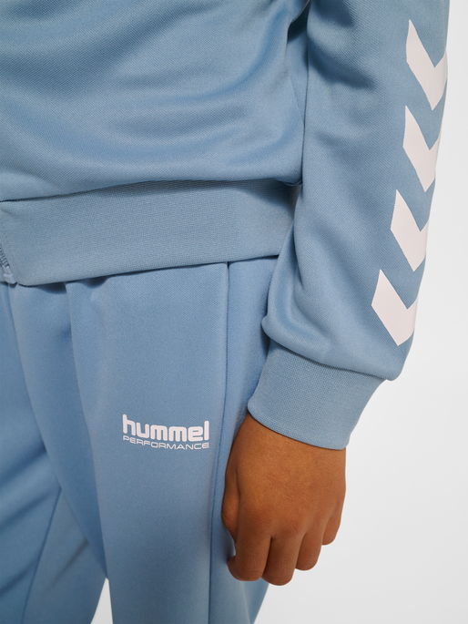 hmlJR TRACKSUIT, FADED DENIM, model