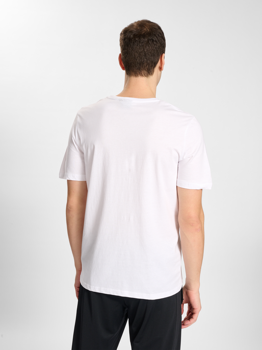 hmlBOOSTER T-SHIRT, WHITE, model