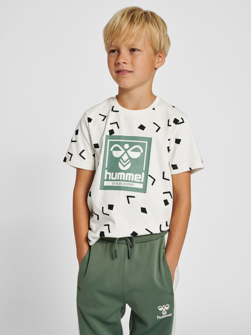 hmlELI T-SHIRT S/S, MARSHMALLOW, model