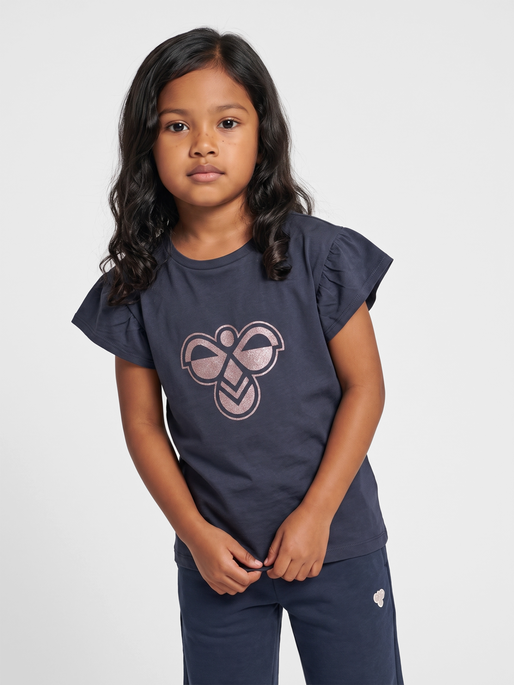 hmlJR RUFFLE T-SHIRT SS BIG BEE, OMBRE BLUE, model
