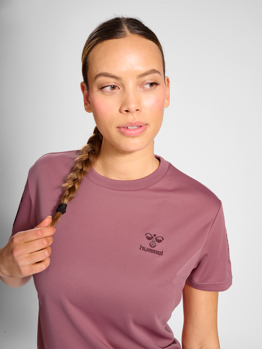 hmlACTIVE PL JERSEY S/S WOMAN, MESA ROSE, model