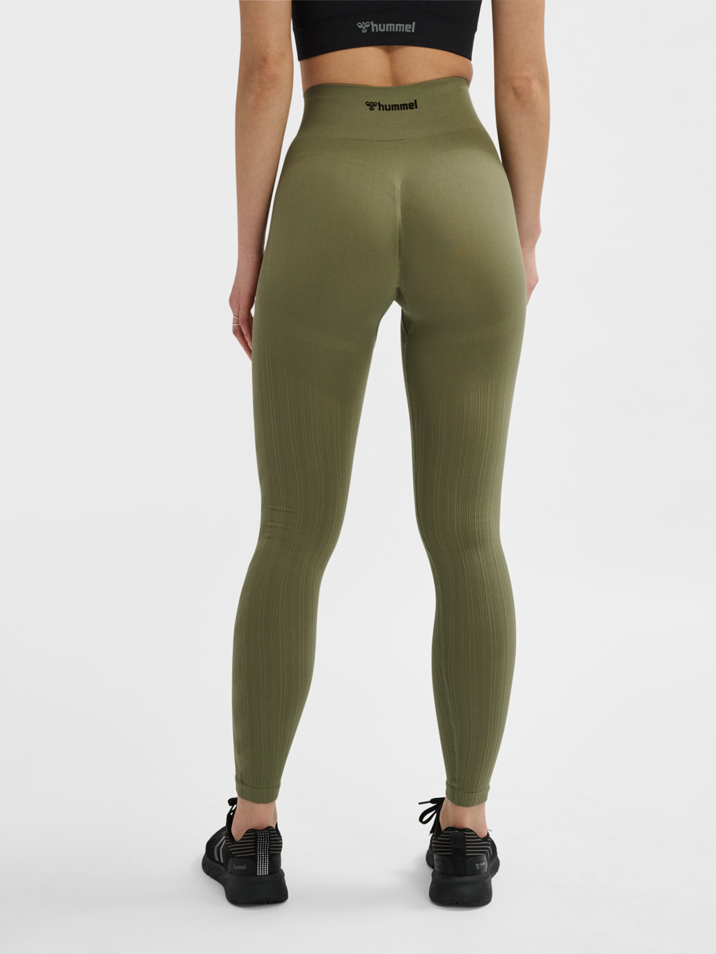 hmlMT DEFINE SEAML SCRUNCH TIGHTS, DEEP LICHEN GREEN, model