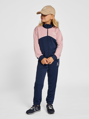 hmlLUBAGO TRACKSUIT, ZEPHYR, model