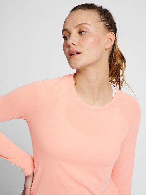 hmlMT VANJA T-SHIRT L/S, ROSE TAN, model