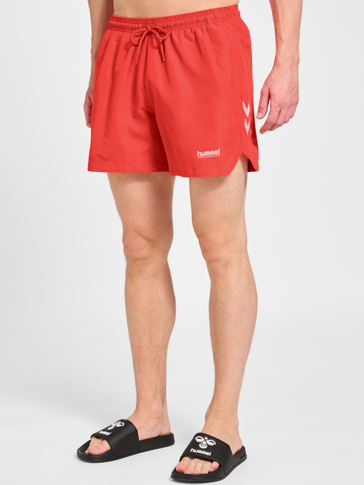hmlPULSE SWIM SHORTS, CAYENNE, model