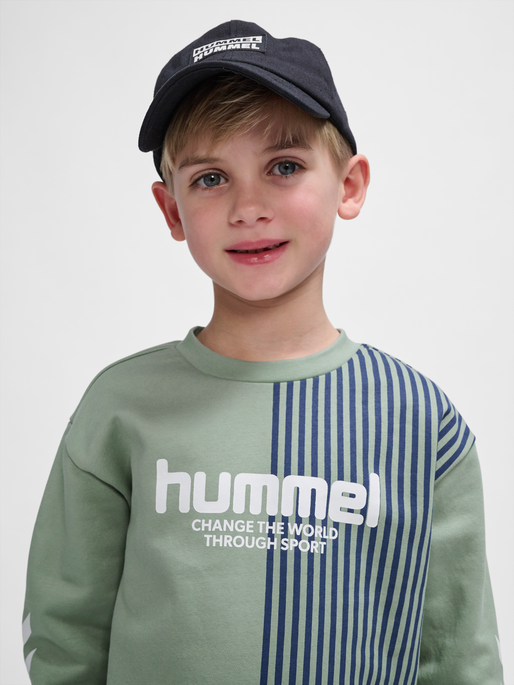 hmlMEXI SWEATSHIRT, LILY PAD, model