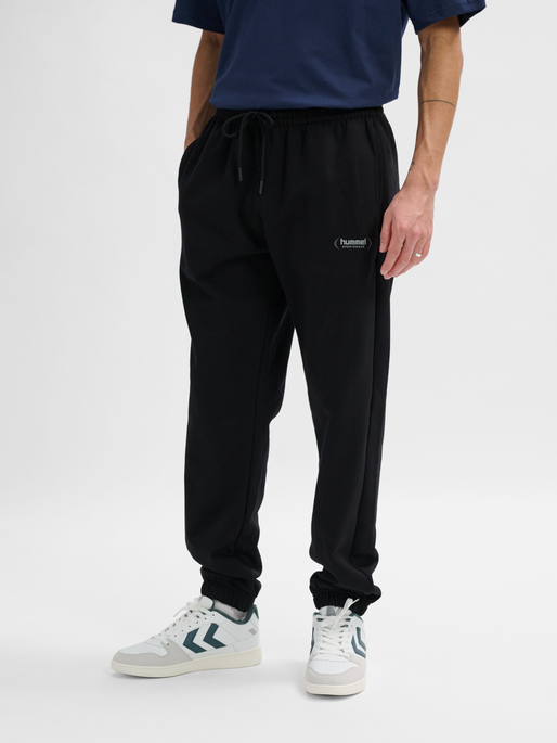 hmlFELIX REGULAR PANTS, BLACK, model