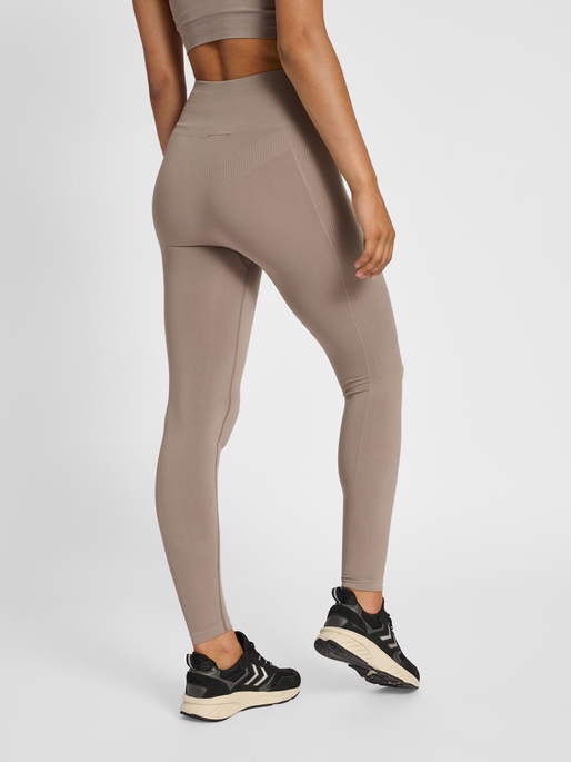 hmlTIF SEAMLESS HIGH WAIST TIGHTS, DRIFTWOOD, model