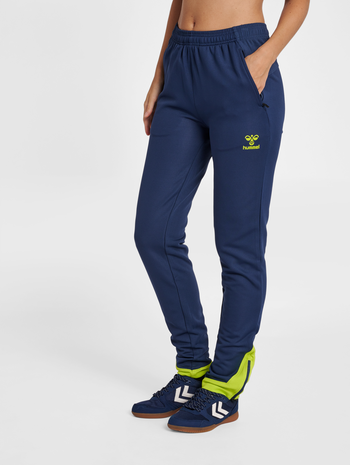 hmlLEAD WOMEN POLY PANTS, DARK DENIM, model