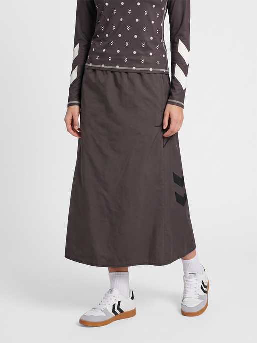 hmlI-D RIPSTOP SKIRT, SHALE, model