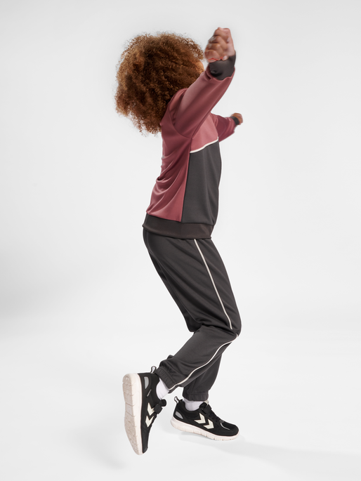 hmlLUBAGO TRACKSUIT, ROSE BROWN, model