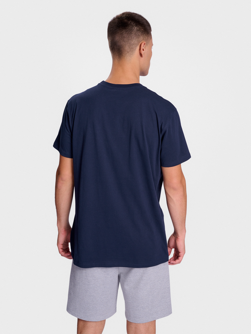 hmlGO 2.0 LOGO T-SHIRT S/S, MARINE, model