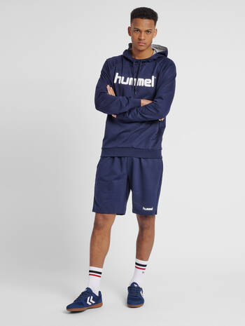 HMLGO COTTON LOGO HOODIE, MARINE, model