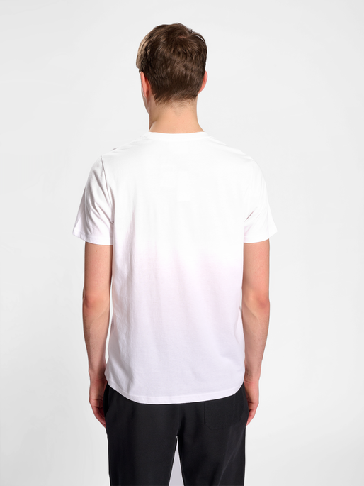 hmlICONS T-SHIRT, WHITE, model