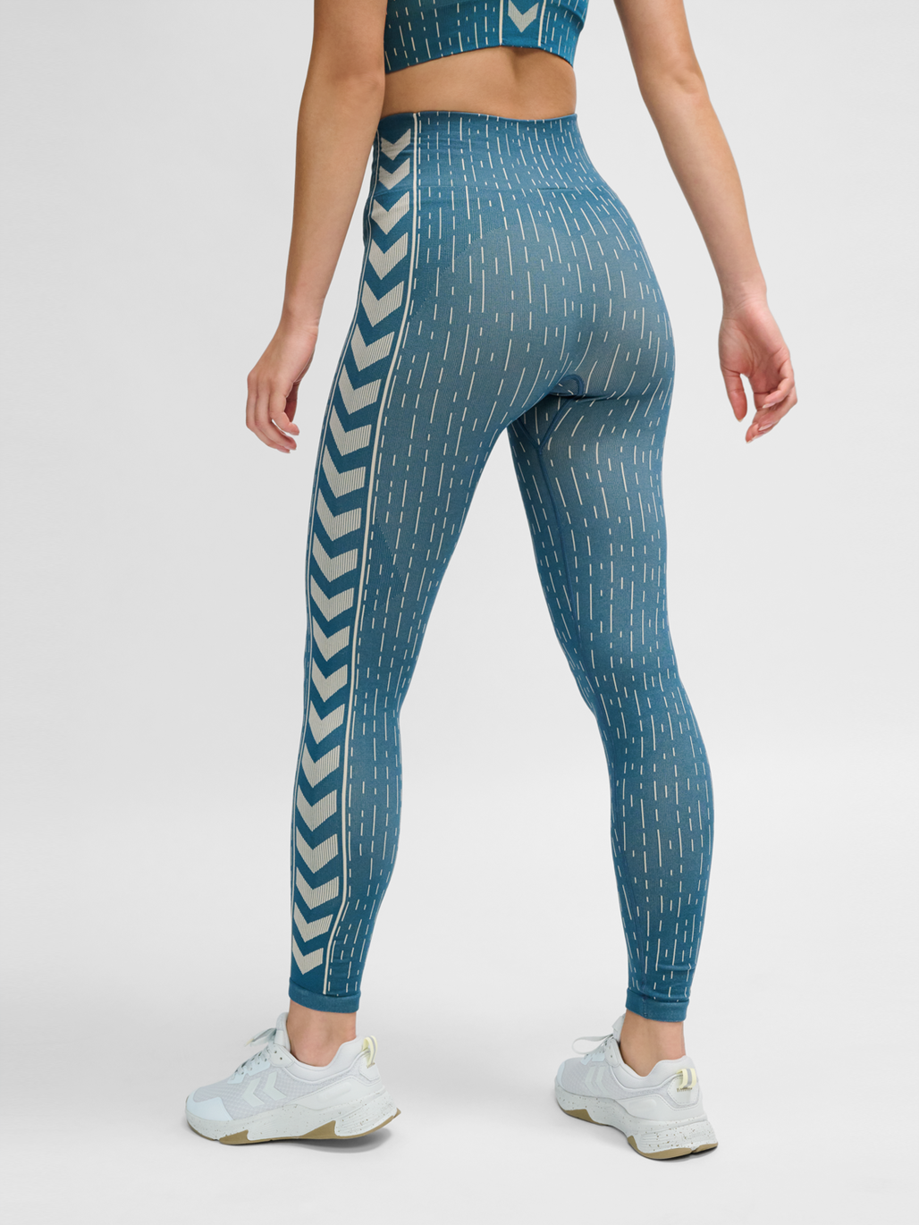 hmlMT DROPS SEAMLESS MW TIGHTS, STARGAZER/SILVER LINING, model