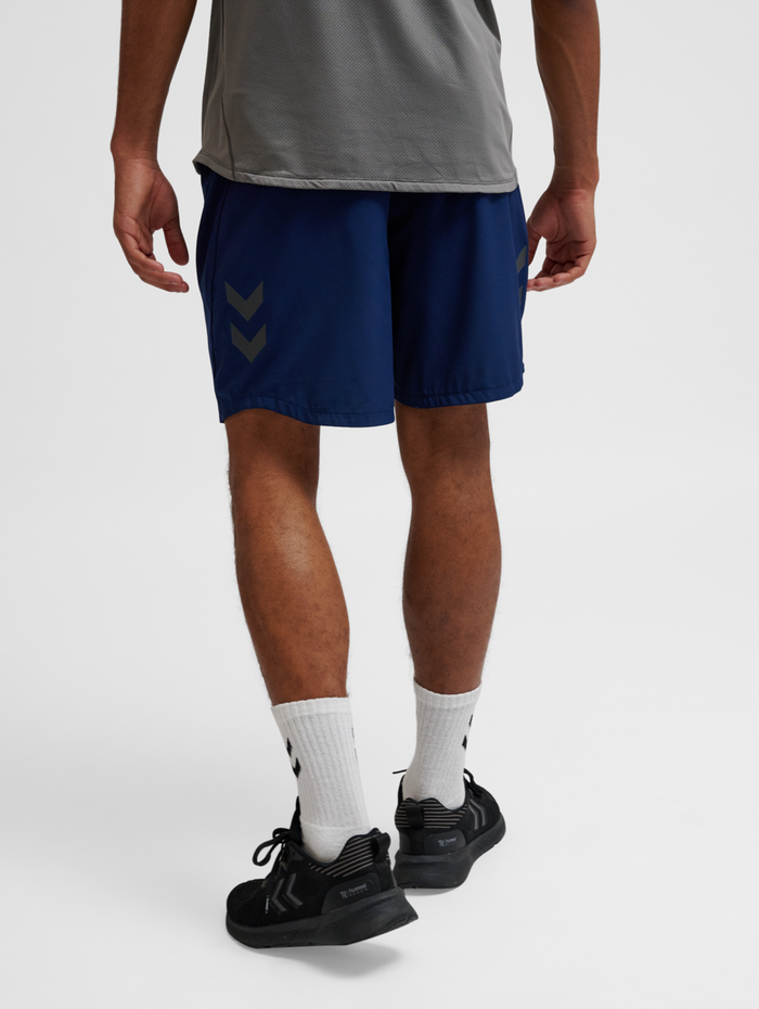 hmlPRO TRAINING SHORTS, MARINE, model