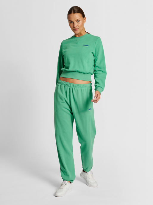 hmlLGC SHAI REGULAR PANTS, GREEN SPRUCE, model