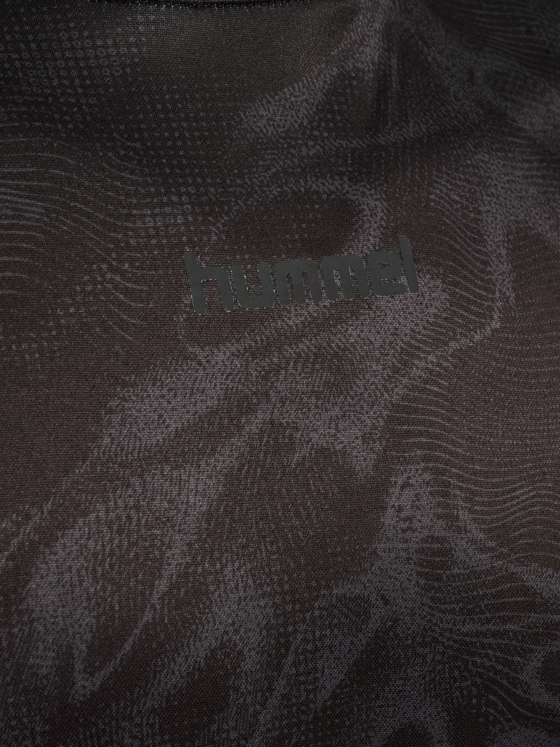 hmlBLAZE CLUB 26 GRAPHIC TEE, BLACK/ASPHALT, packshot