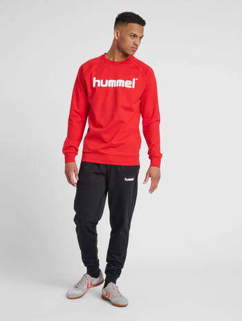 HMLGO COTTON LOGO SWEATSHIRT, TRUE RED, model