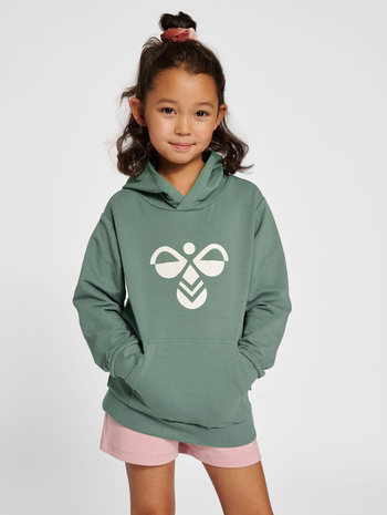 hmlCUATRO HOODIE, LAUREL WREATH, model