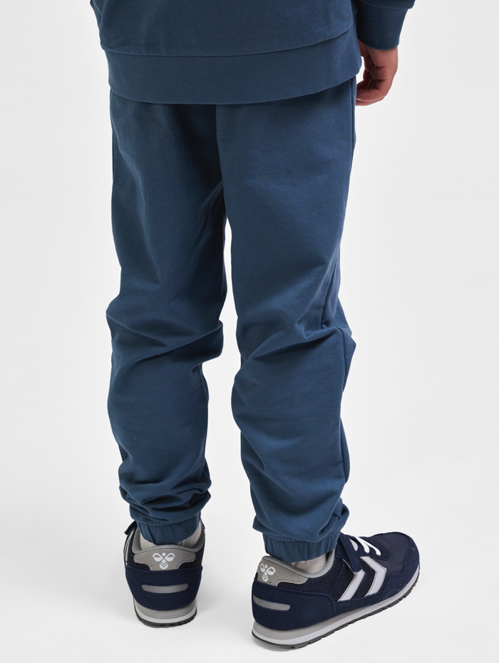 hmlTUKAS PANTS, BERING SEA, model