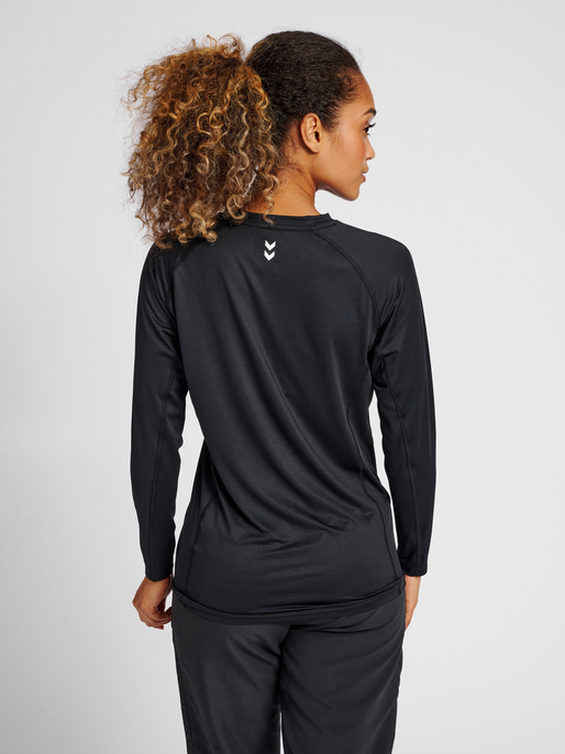 hmlGG12 TRAINING TEE L/S WOMAN, 2001, model