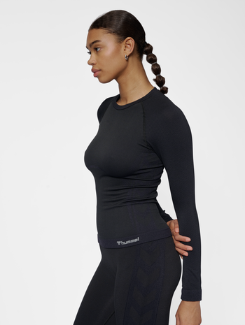 hmlCLEA SEAMLESS TIGHT T-SHIRT LS, BLACK MELANGE, model
