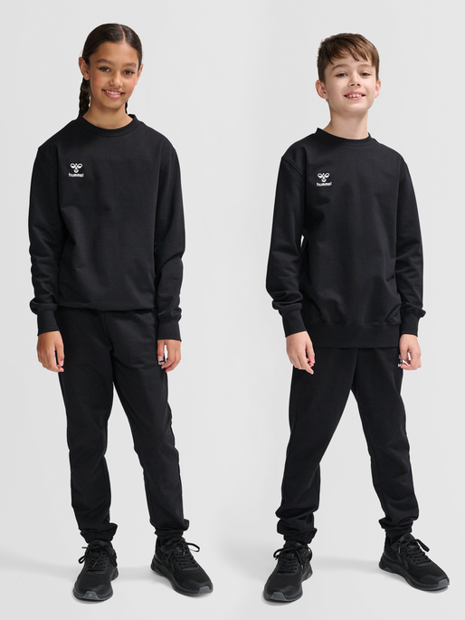 hmlGO 2.0 SWEATSHIRT KIDS, BLACK, model