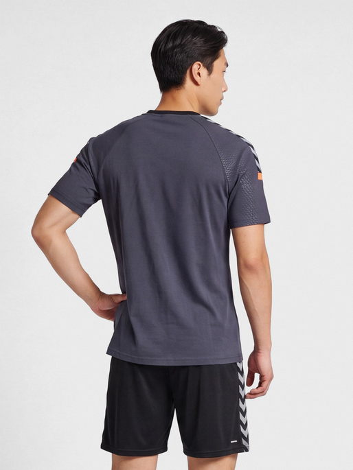 AUTH. CHARGE SS TRAIN. JERSEY, OMBRE BLUE/NASTURIUM, model