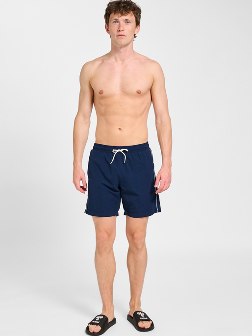 hmlPULSE BOARD SHORTS, DRESS BLUES, model