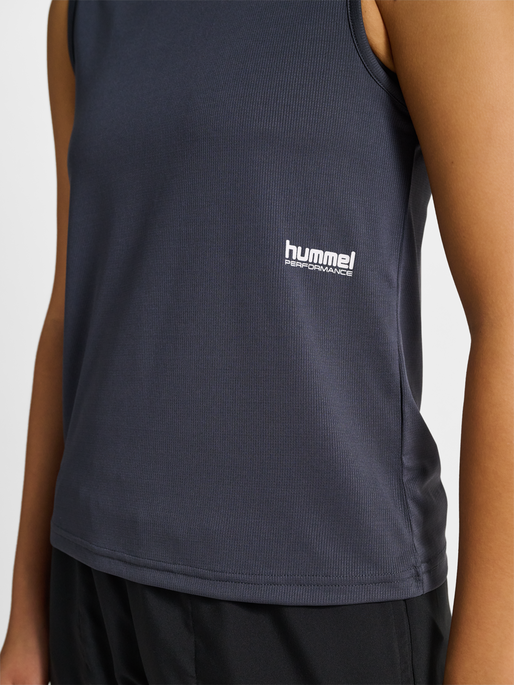 hmlPULSE WORKOUT W TANKTOP, EBONY hmlPULSE WORKOUT W TANKTOP, EBONY, model