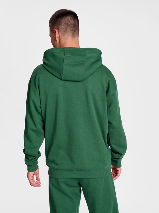 hmlFELIX LOOSE HOODIE, DARK GREEN, model