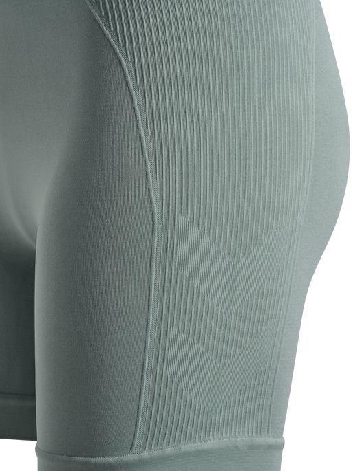 hmlTIF SEAMLESS SHORTS, CHINOIS GREEN, packshot