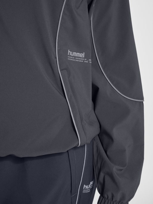 hmlPULSE WOVEN W HALF ZIP, EBONY, model