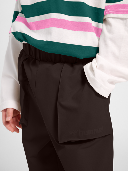 hmlJR JUMP BOXY ELASTIC SWEATPANTS, CHOCOLATE TORTE, model