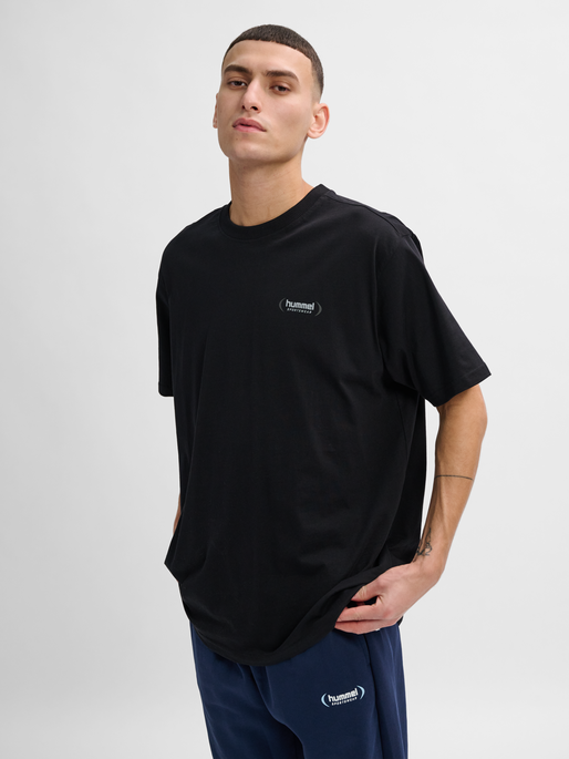 hmlFELIX LOOSE TEE, BLACK, model