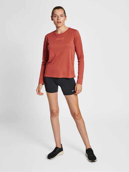 hmlTE TOLA T-SHIRT L/S, APPLE BUTTER, model