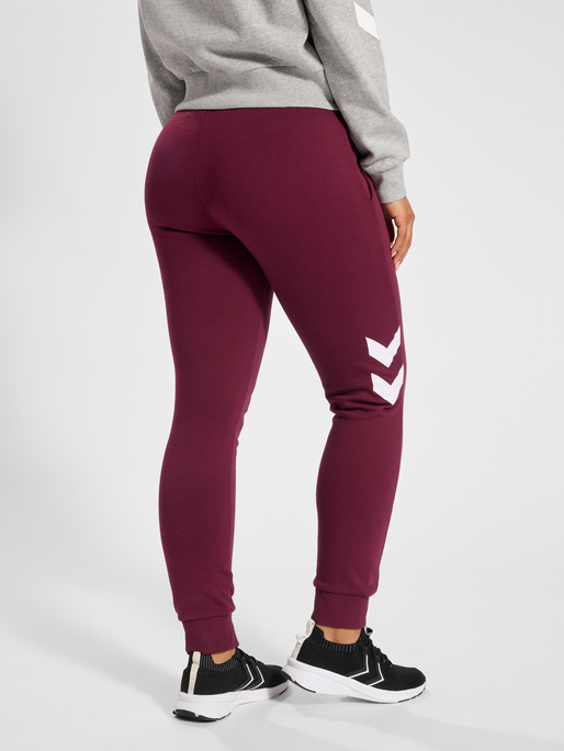 hmlLEGACY WOMAN TAPERED PANTS, GRAPE WINE, model