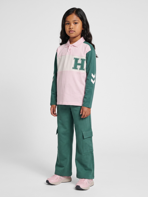 hmlTIMMI CARGO SWEAT PANTS, BLUE SPRUCE, model