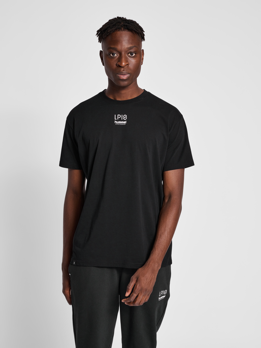 hmlLP10 BOXY T-SHIRT, BLACK, model