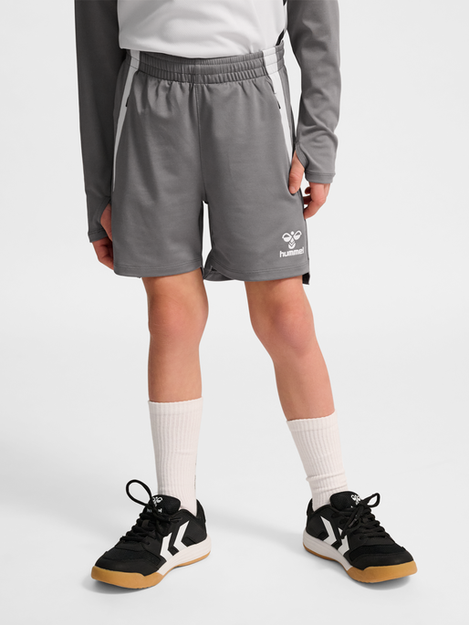 hmlLEAD 2.0 TRAINING SHORTS KIDS, STEEL GRAY, model