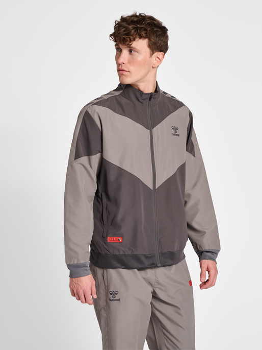 hmlPRO GRID WALK OUT  JACKET, FORGED IRON/QUIET SHADE, model