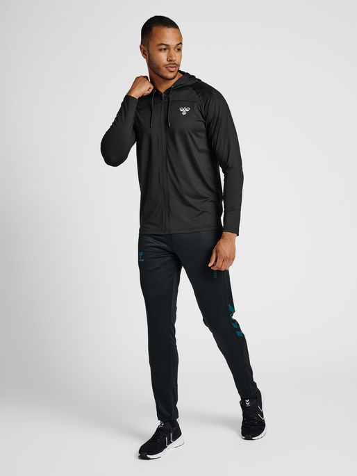 hmlGG12 TRAINING HOODIE, BLACK, model