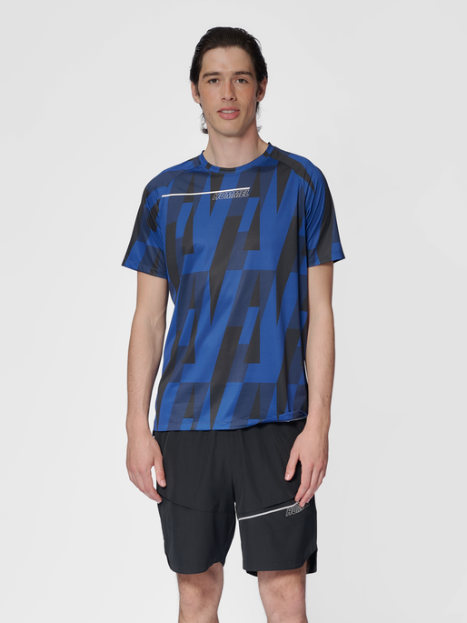 hmlCOURT AOP LIGHT WEIGHT T-SHIRT, SODALITE BLUE, model