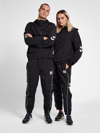 hmlLGC WALTER WOV HALFZIP, BLACK, model