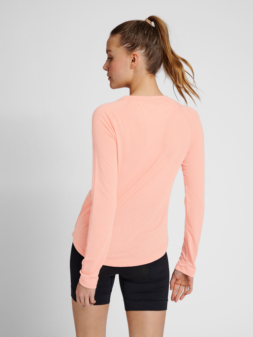 hmlMT VANJA T-SHIRT L/S, ROSE TAN, model